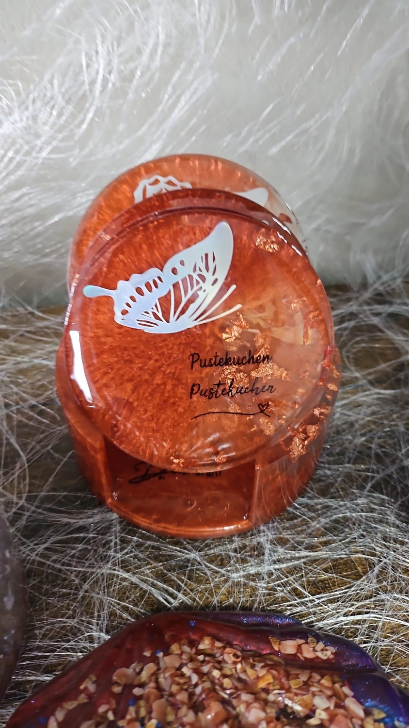 Jassi´s Schatzkiste - Handarbeit und Esoterik - ein dekorativer Aschenbecher, möglicherweise aus Harz, mit Schmetterlingsdesign