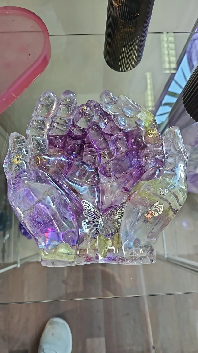 Jassi´s Schatzkiste - Handarbeit und Esoterik - dekorative Schmuckschale aus Kunstharz in Form zweier hohler Hände.