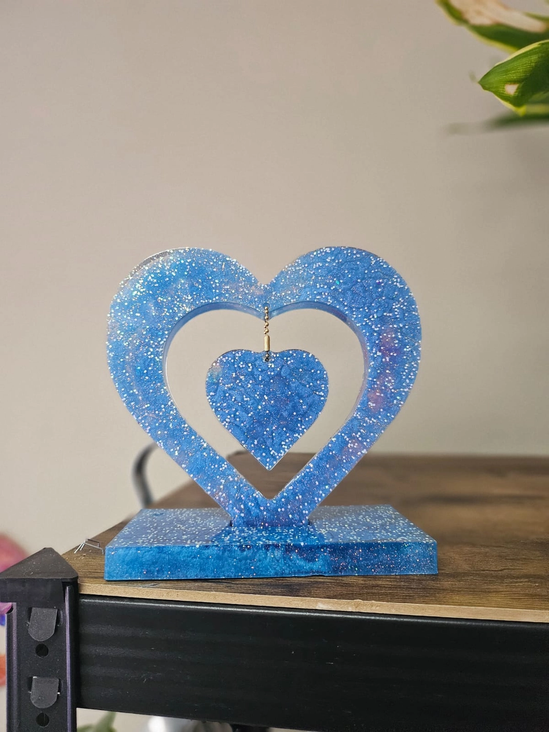 Jassi´s Schatzkiste - Handarbeit und Esoterik - Herzform aus Harz