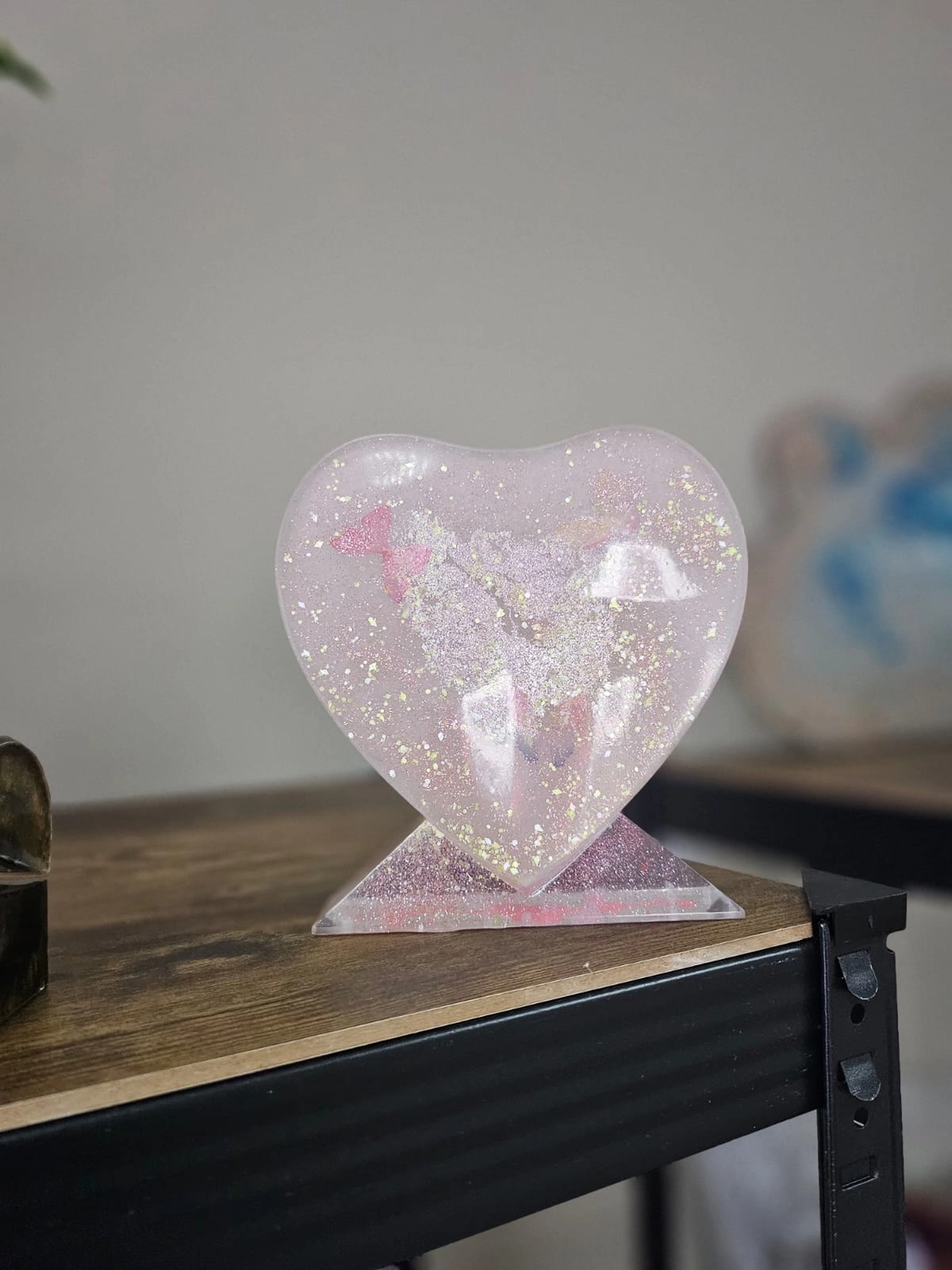 Jassi´s Schatzkiste - Handarbeit und Esoterik - Herzform aus Harz