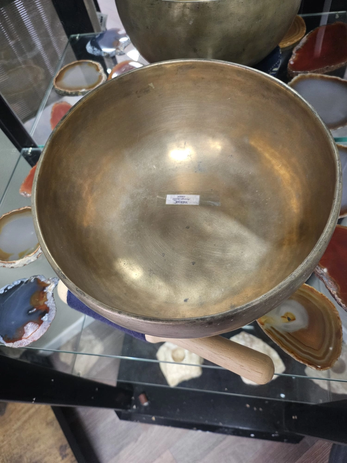 Jassi´s Schatzkiste - Handarbeit und Esoterik - zeigt eine Sammlung von Achatgeoden und Achatscheiben.